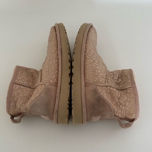 UGG CLASSIC MINI SNOW METALLIC LEOPARD BOOT US 5 1113494 - Picture 4 of 6